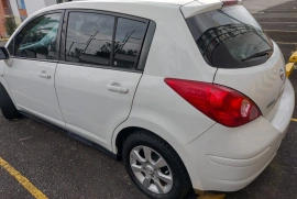 Vendo Nissan Tiida. Año 2009, 2009