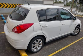 Vendo Nissan Tiida. Año 2009, 2009