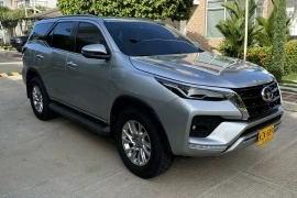 Toyota Fortuner 2.4 SRV, 2022