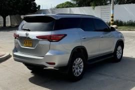 Toyota Fortuner 2.4 SRV, 2022